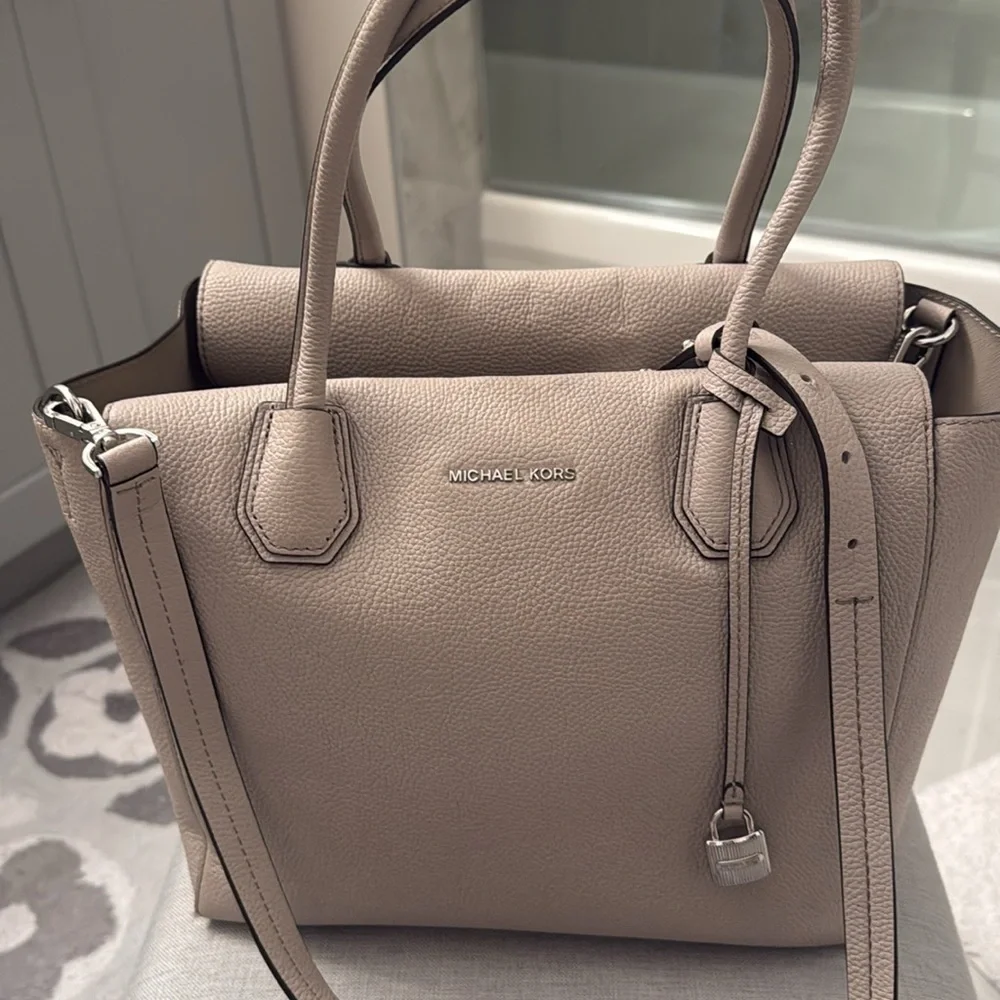 Michael Kors, large gray tote with zipper